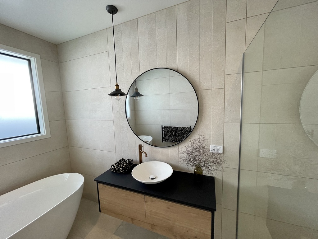 100214820 - Spiga - Bottega Caliza 450x1200 - Bathroom - Rich Rise 2.jpg