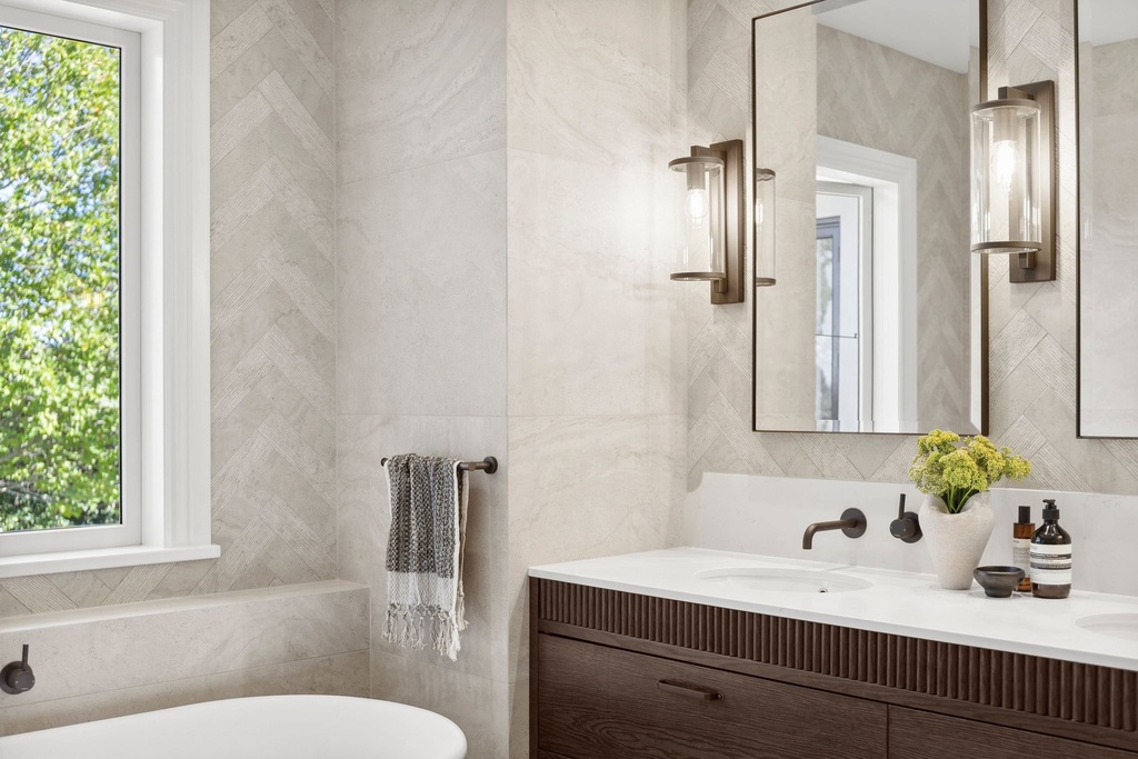 PRO262A - Unique Travertine Ancient Cream 600x1200 - Unique Travertine Ancient Cream Ruled 600x1200 - Bathroom 1.jpg