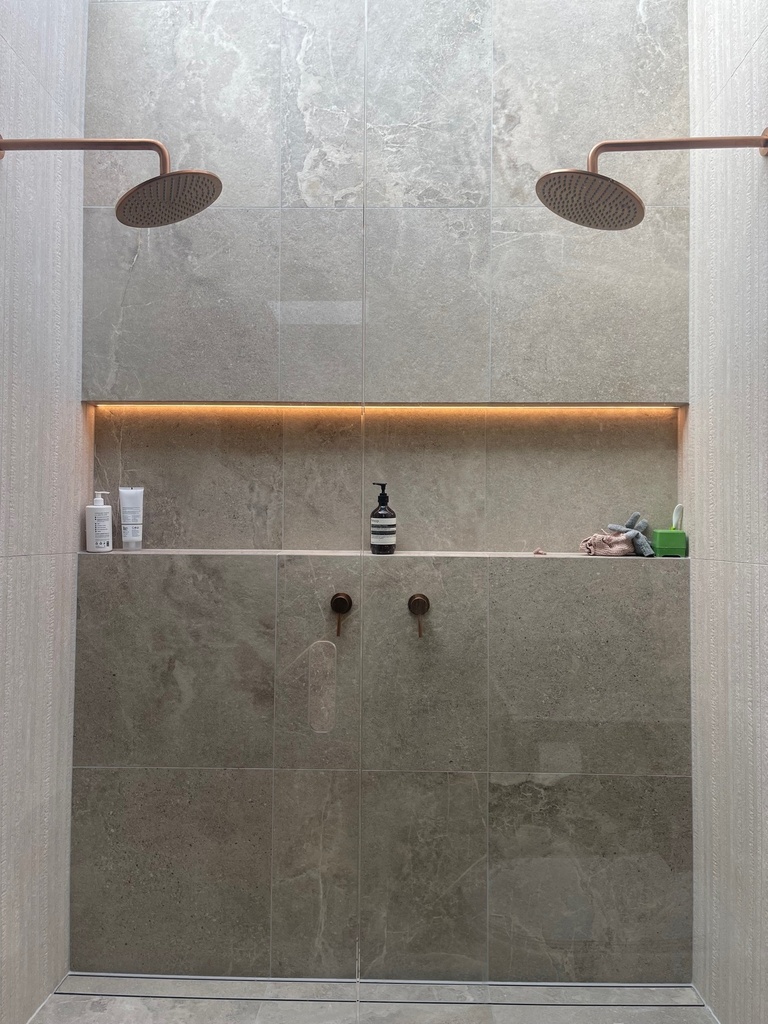 DOMNUT60X60 - Dome Nut 600x600mm - Bathroom.jpg