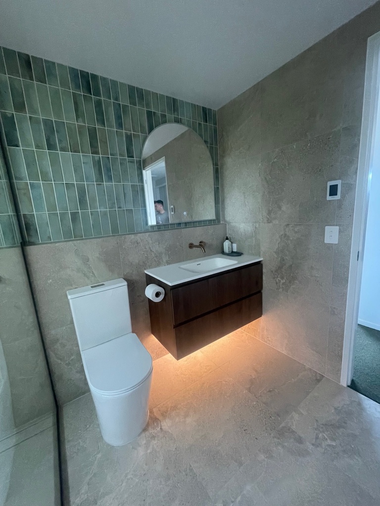 DOMNUT60X60 - Dome Nut 600x600mm - Bathroom 2.jpg