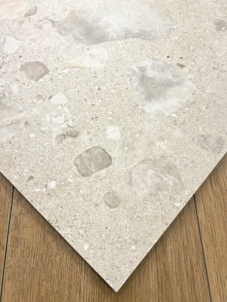 River Ivory Natural 60X60 - Close up.webp