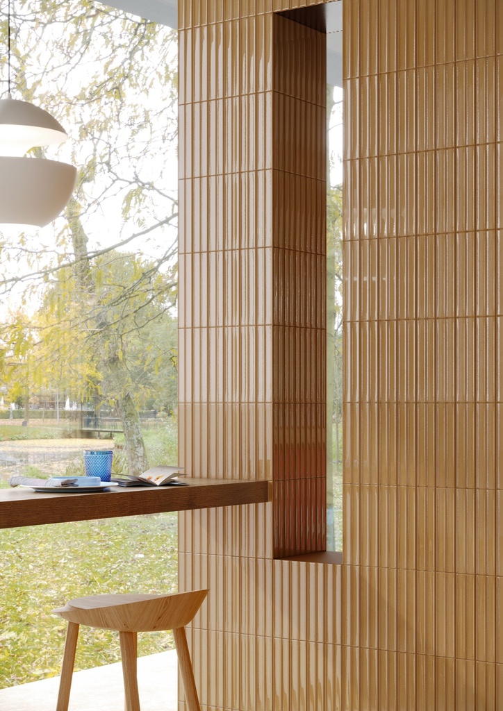 RIMA.006024.CAR.GLO - Miniature Rima - Caramello 60x240mm-Restaurant 1.jpg