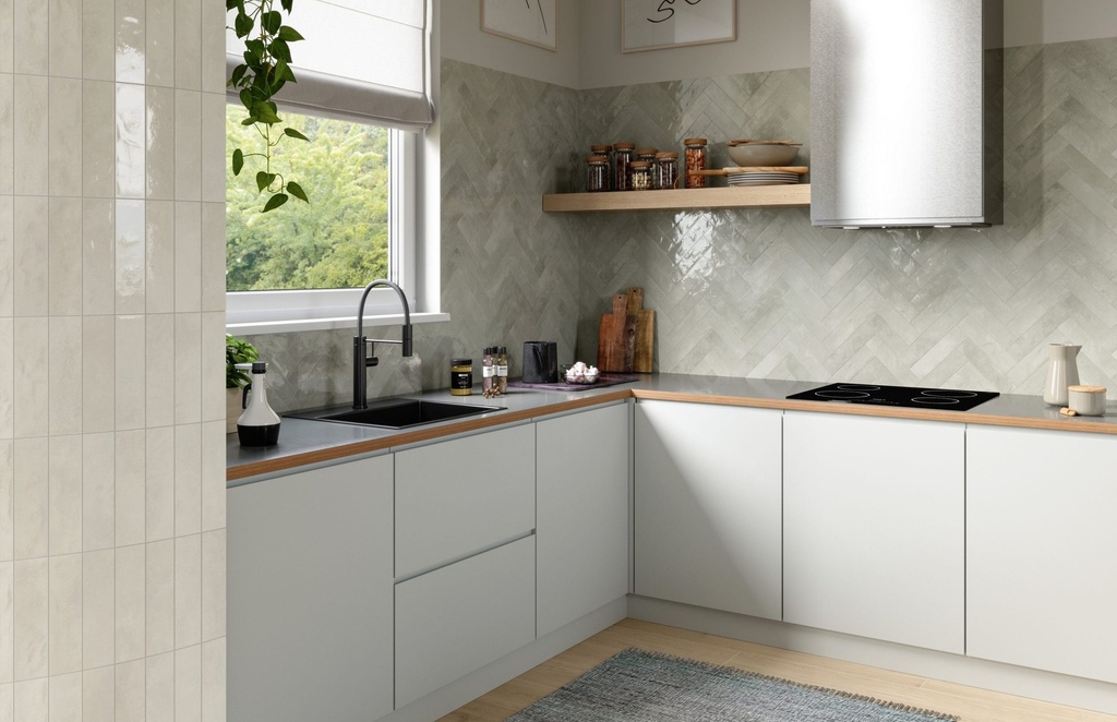 SODA.006024.GRI.GLO - Miniature Soda Grigio Luna Gloss 60x240 - Kitchen 2.jpg