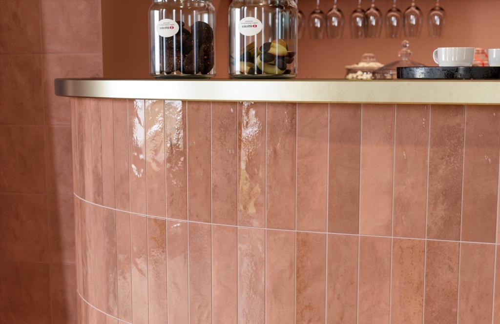 SODA.006024.ROS.GLO - Miniature Soda Rosa Corallo Gloss 60x240 - Restaurant 3.jpg