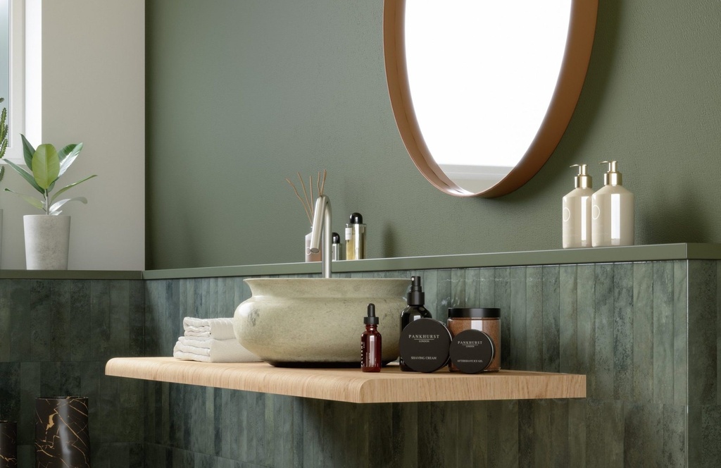 SODA.006024.MAL.GLO - Miniature Soda Verde Malva Gloss 60x240 - Bathroom.jpg