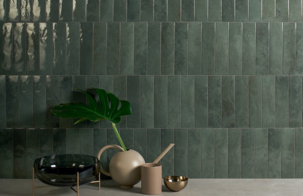 SODA.006024.MAL.GLO - Miniature Soda Verde Malva Gloss 60x240 - Wall 2.jpg