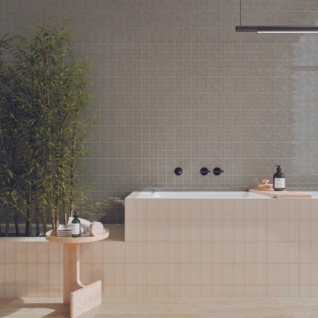 WOW019 Yoko Daisy Gloss 62x125 - bathroom 1.jpg