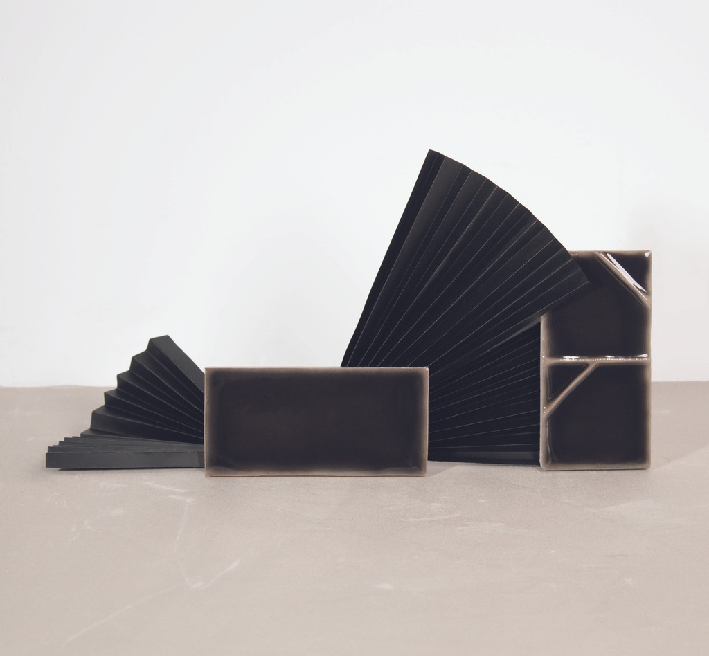 WOW031 Yoko Origami Onix Gloss 62x125 - display.jpg