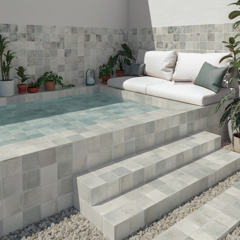 WOW017 Aqua Grey Gecko 11x11 - Pool 1.jpg