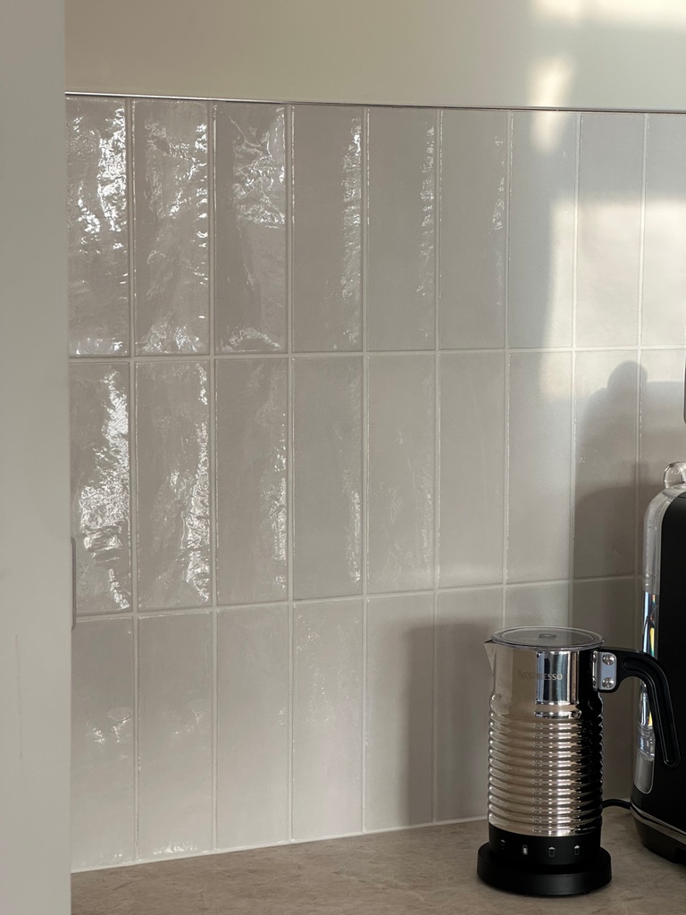 MT1678 Village White Gloss 6.5x20 - Kitchen 8.jpg