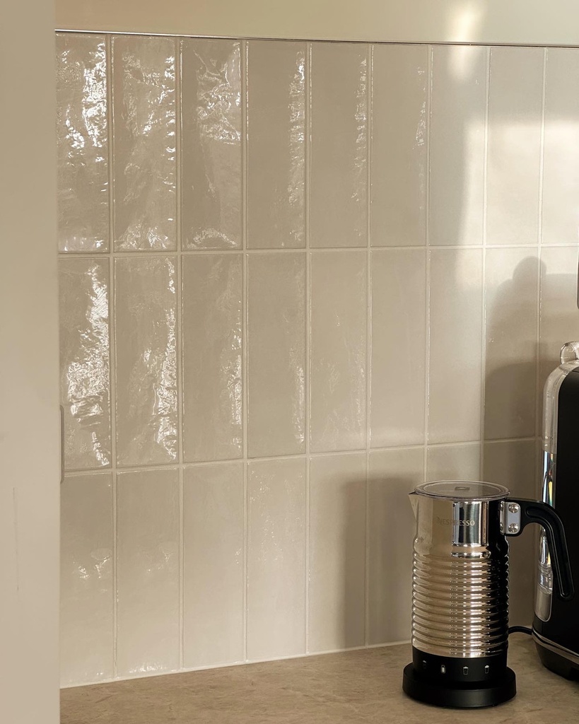 MT1678 Village White Gloss 6.5x20 - Kitchen 5.jpg