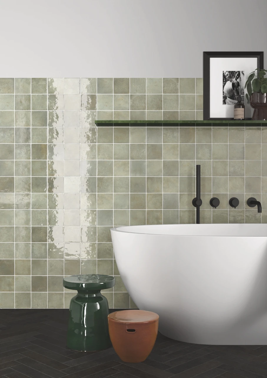 EQU148 Verticale Green Field Gloss 10 - Bathroom.webp