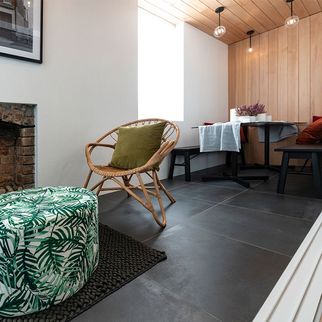 ITA251  Metaline Iron Matt 60 - Dining.jpg