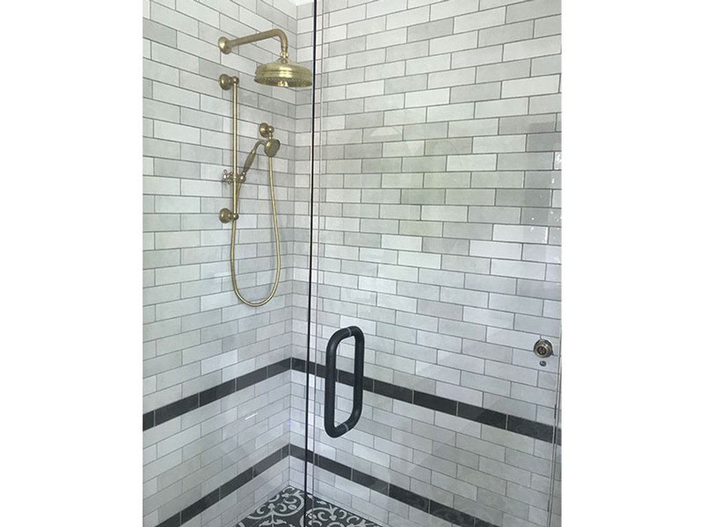 EQU053 Artisan White Gloss 6.5x20 bathroom - .jpg