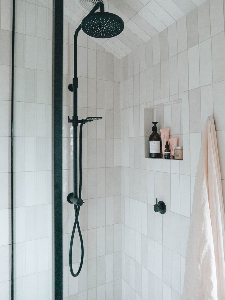 EQU053  Artisan-white-shower__Artisan White Gloss 6.5x20.jpg