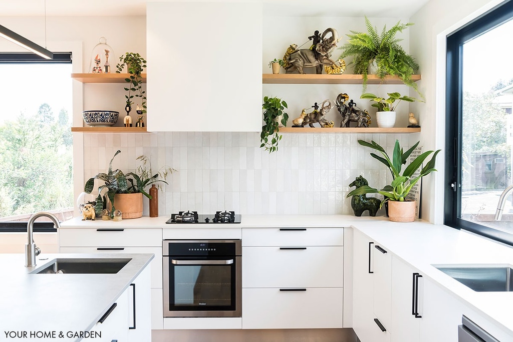 EQU053  Artisan White Gloss 6.5x20 - credit-Bauer-Media__36735.1596404644.jpg