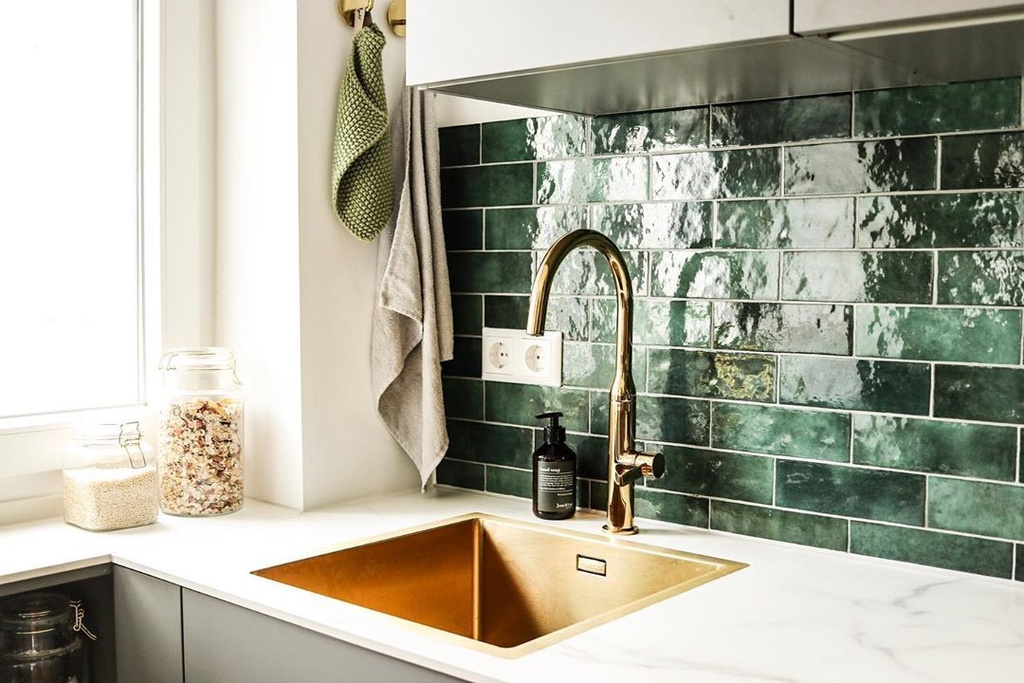 EQU057 Artisan Moss Green Gloss 6.5x20 - Kitchen 3.jpg