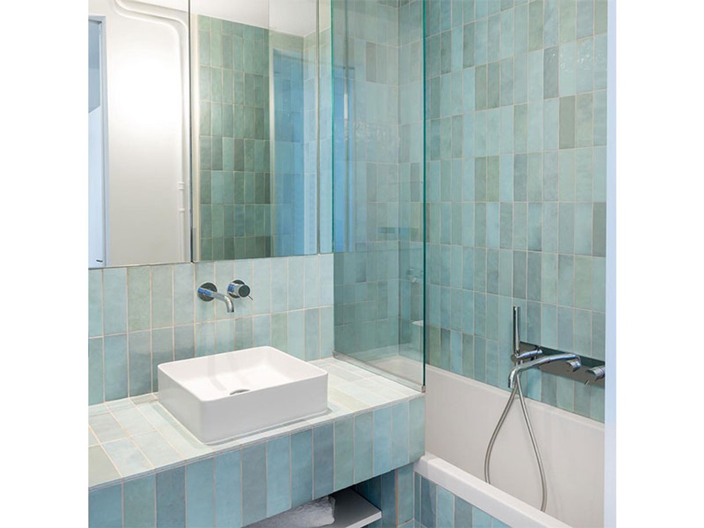EQU054 Artisan Aqua Gloss 6.5x20 - Bathroom 1.jpg
