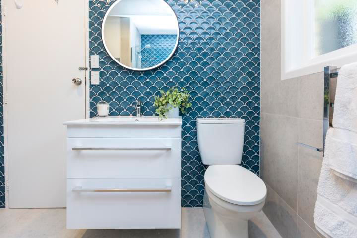 MT1778 Fishscale Ocean Gloss 95mm - bathroom 3.jpg