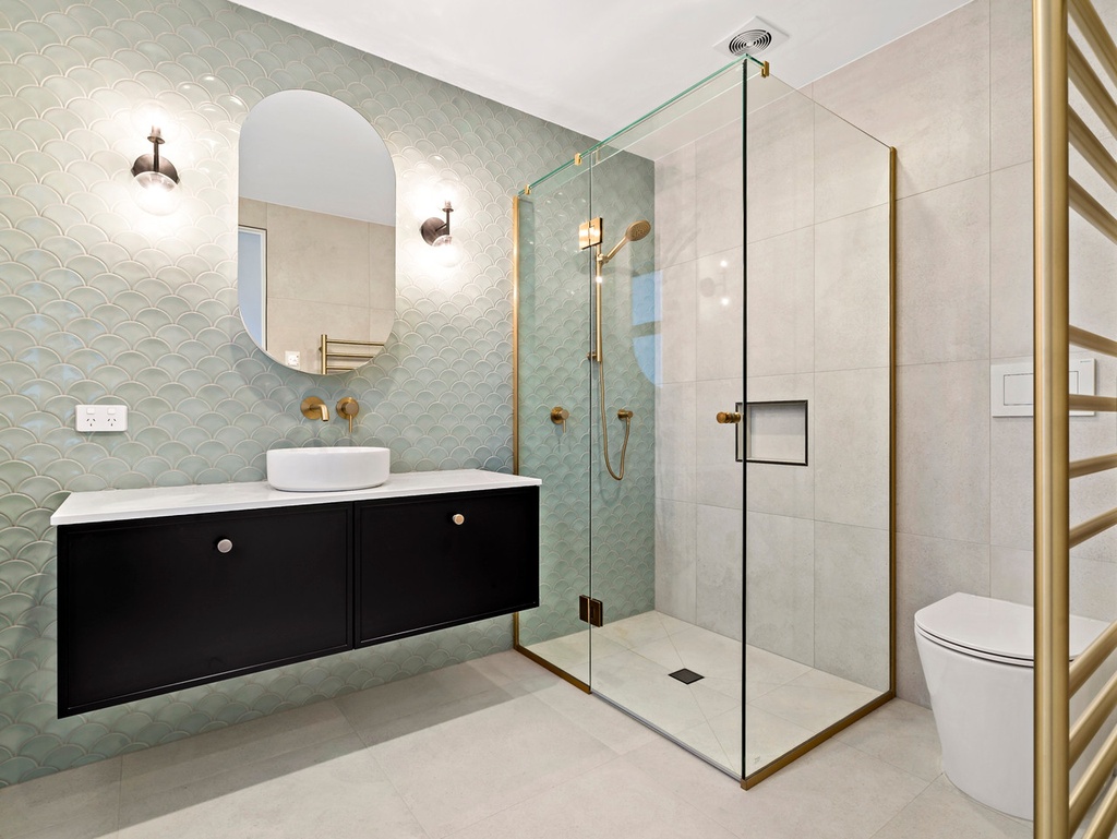 MT1777 Fishscale Marine Gloss 95mm - Bathroom 3.jpg