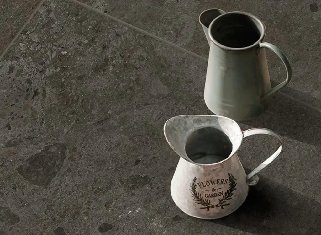 Solara Dark 600x600mm